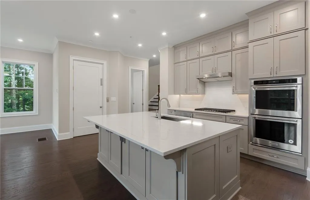 4001 Eamont Lane, Sandy Springs, Georgia 30328, 3 Bedrooms Bedrooms, ,3 BathroomsBathrooms,Residential,Sold,4001 Eamont Lane,6816433