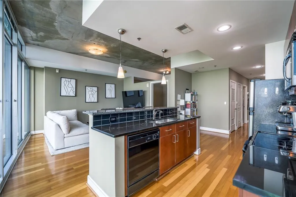 44 Peachtree Place Nw Unit 629, Atlanta, Georgia 30309, 1 Bedroom Bedrooms, ,1 BathroomBathrooms,Residential,For Sale,44 Peachtree Place Nw Unit 629,7550771