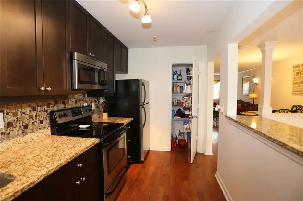 215 Winding River Drive Unit D, Sandy Springs, Georgia 30350, 2 Bedrooms Bedrooms, ,2 BathroomsBathrooms,Residential,Sold,215 Winding River Drive Unit D,6511609