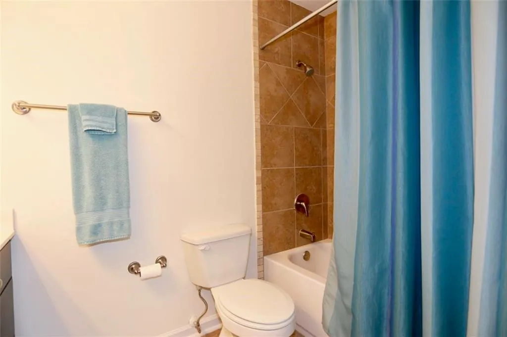 215 Winding River Drive Unit D, Sandy Springs, Georgia 30350, 2 Bedrooms Bedrooms, ,2 BathroomsBathrooms,Residential,Sold,215 Winding River Drive Unit D,6511609