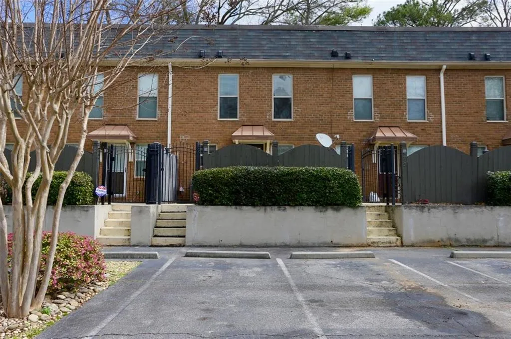 215 Winding River Drive Unit D, Sandy Springs, Georgia 30350, 2 Bedrooms Bedrooms, ,2 BathroomsBathrooms,Residential,Sold,215 Winding River Drive Unit D,6511609