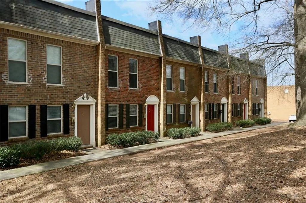 215 Winding River Drive Unit D, Sandy Springs, Georgia 30350, 2 Bedrooms Bedrooms, ,2 BathroomsBathrooms,Residential,Sold,215 Winding River Drive Unit D,6511609