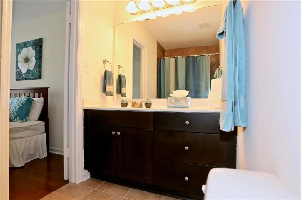 215 Winding River Drive Unit D, Sandy Springs, Georgia 30350, 2 Bedrooms Bedrooms, ,2 BathroomsBathrooms,Residential,Sold,215 Winding River Drive Unit D,6511609