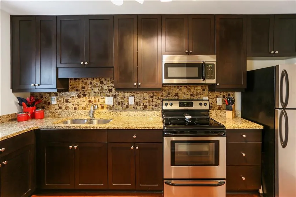 215 Winding River Drive Unit D, Sandy Springs, Georgia 30350, 2 Bedrooms Bedrooms, ,2 BathroomsBathrooms,Residential,Sold,215 Winding River Drive Unit D,6511609