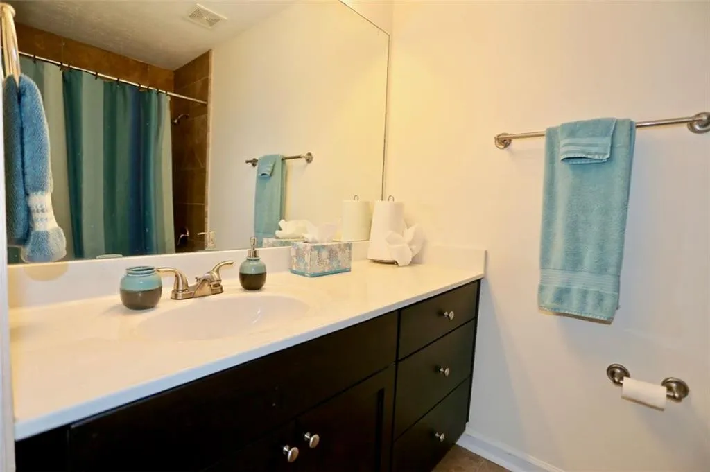 215 Winding River Drive Unit D, Sandy Springs, Georgia 30350, 2 Bedrooms Bedrooms, ,2 BathroomsBathrooms,Residential,Sold,215 Winding River Drive Unit D,6511609