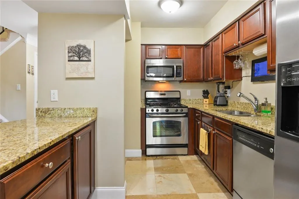 6980 Roswell Road Unit K2, Sandy Springs, Georgia 30328, 2 Bedrooms Bedrooms, ,2 BathroomsBathrooms,Residential,Sold,6980 Roswell Road Unit K2,6727526