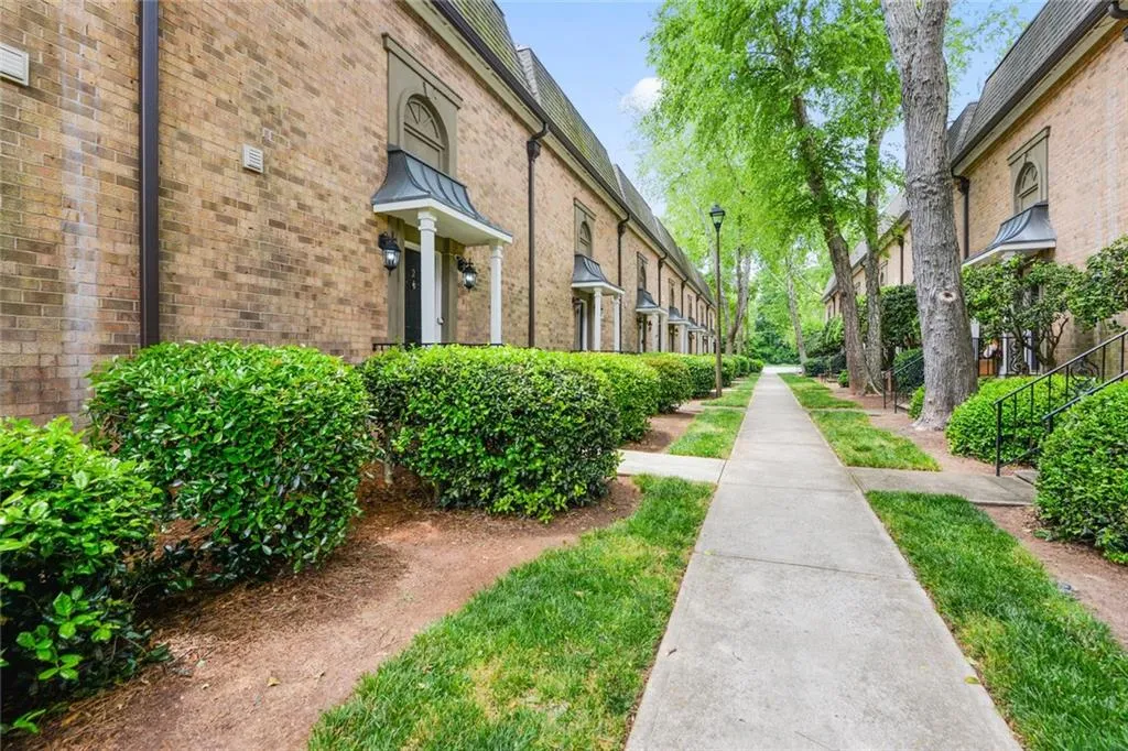 6980 Roswell Road Unit K2, Sandy Springs, Georgia 30328, 2 Bedrooms Bedrooms, ,2 BathroomsBathrooms,Residential,Sold,6980 Roswell Road Unit K2,6727526