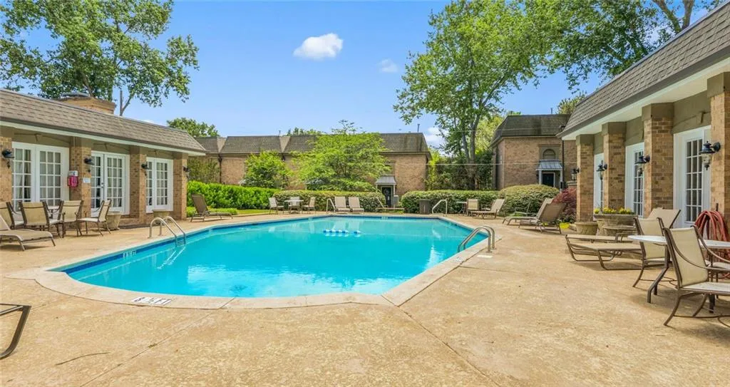 6980 Roswell Road Unit K2, Sandy Springs, Georgia 30328, 2 Bedrooms Bedrooms, ,2 BathroomsBathrooms,Residential,Sold,6980 Roswell Road Unit K2,6727526