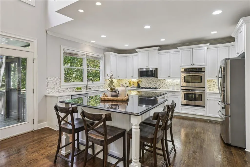 Sandy Springs, Georgia 30350, 5 Bedrooms Bedrooms, ,4 BathroomsBathrooms,Residential,Sold,7667882
