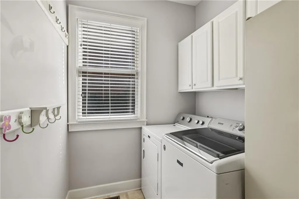 Sandy Springs, Georgia 30350, 5 Bedrooms Bedrooms, ,4 BathroomsBathrooms,Residential,Sold,7667882