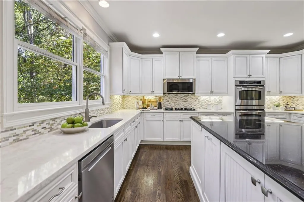 Sandy Springs, Georgia 30350, 5 Bedrooms Bedrooms, ,4 BathroomsBathrooms,Residential,Sold,7667882