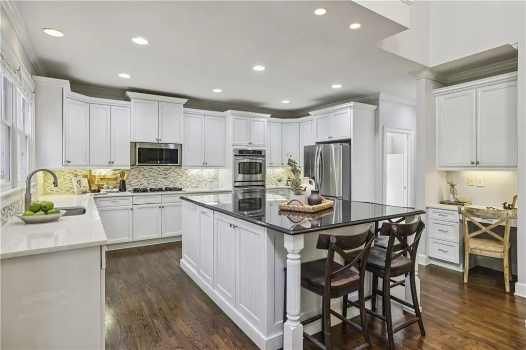 Sandy Springs, Georgia 30350, 5 Bedrooms Bedrooms, ,4 BathroomsBathrooms,Residential,Sold,7667882