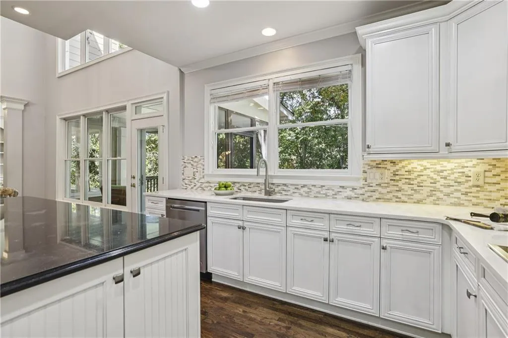 Sandy Springs, Georgia 30350, 5 Bedrooms Bedrooms, ,4 BathroomsBathrooms,Residential,Sold,7667882