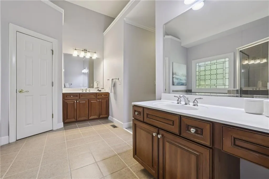 Sandy Springs, Georgia 30350, 5 Bedrooms Bedrooms, ,4 BathroomsBathrooms,Residential,Sold,7667882
