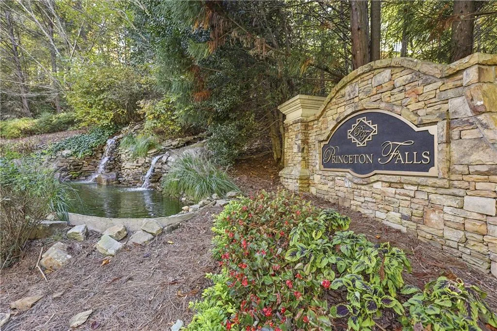 Sandy Springs, Georgia 30350, 5 Bedrooms Bedrooms, ,4 BathroomsBathrooms,Residential,Sold,7667882