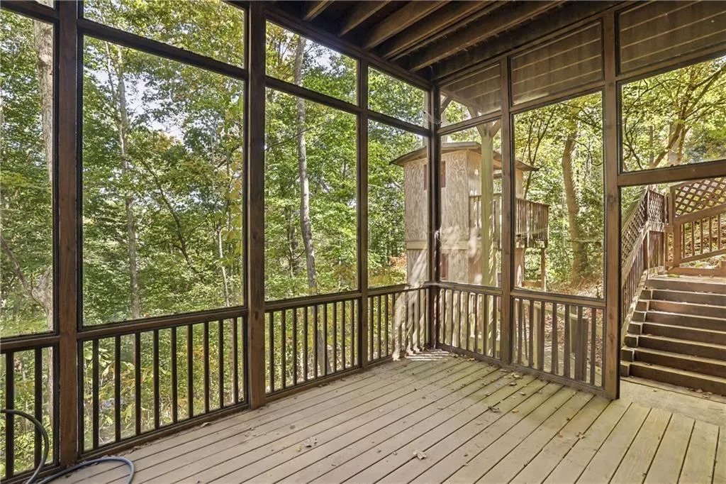 Sandy Springs, Georgia 30350, 5 Bedrooms Bedrooms, ,4 BathroomsBathrooms,Residential,Sold,7667882