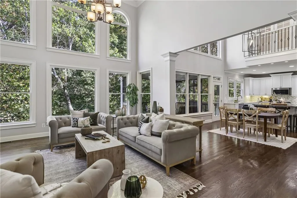 Sandy Springs, Georgia 30350, 5 Bedrooms Bedrooms, ,4 BathroomsBathrooms,Residential,Sold,7667882