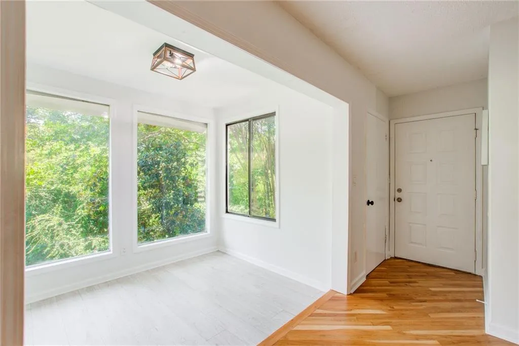 Flex space in this condo to enjoy. Office, playroom or your decide. Gorgeous views of nature in the sun filled extra space.
