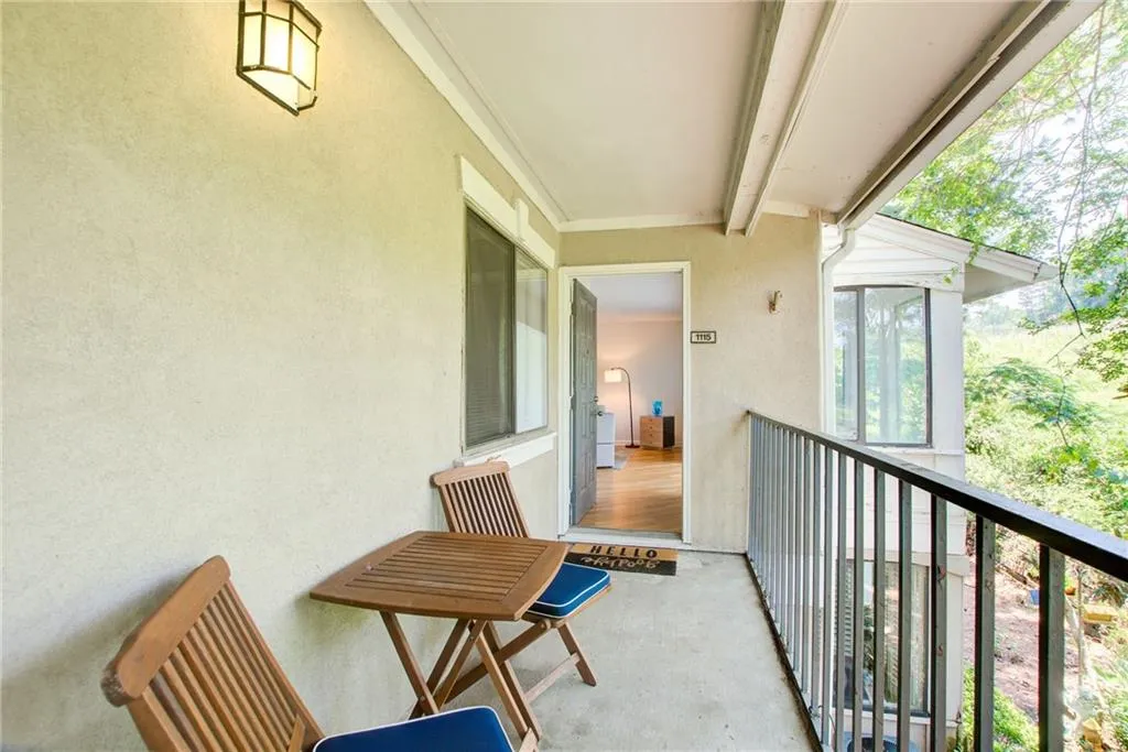 Start  or end the day right here at this beautiful renovated end-unit condo.