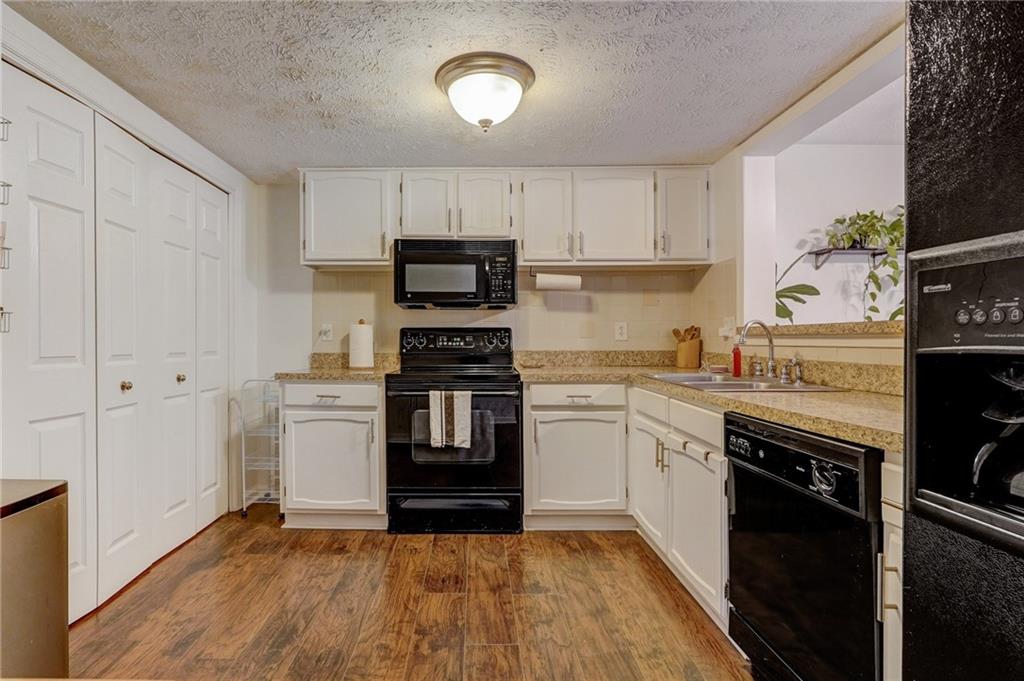7750 Roswell Road Unit 8D, Sandy Springs, Georgia 30350, 3 Bedrooms Bedrooms, ,2 BathroomsBathrooms,Residential,Sold,7750 Roswell Road Unit 8D,7325416