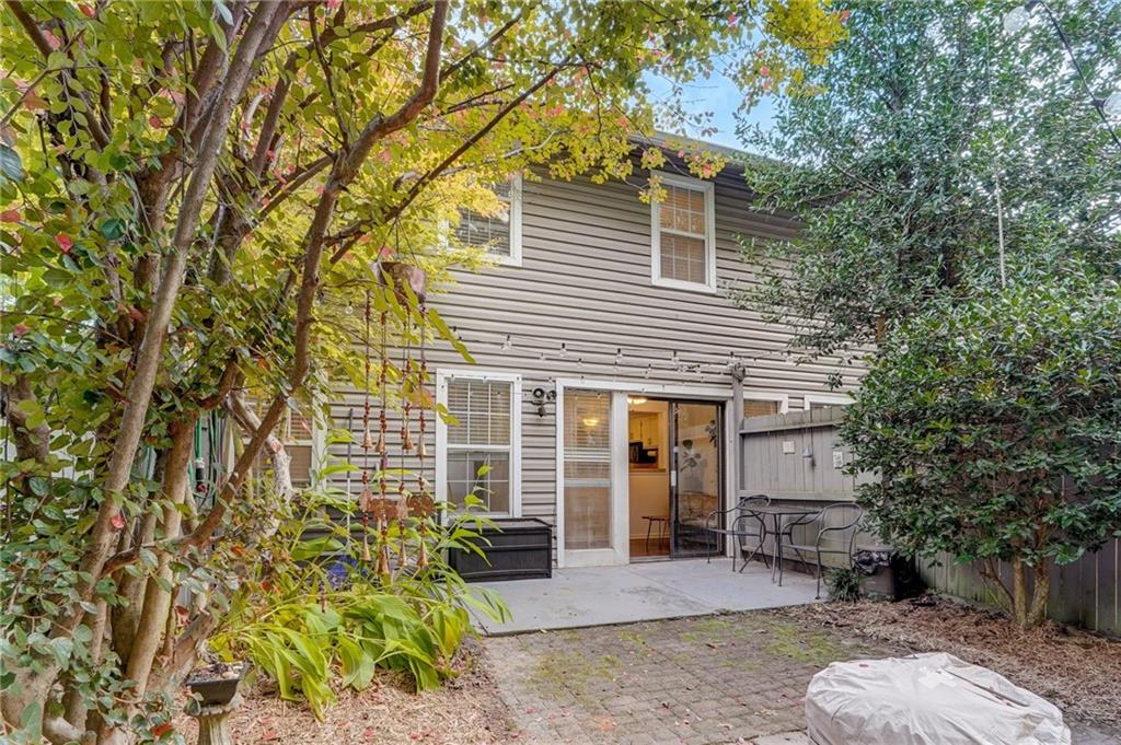 7750 Roswell Road Unit 8D, Sandy Springs, Georgia 30350, 3 Bedrooms Bedrooms, ,2 BathroomsBathrooms,Residential,Sold,7750 Roswell Road Unit 8D,7325416