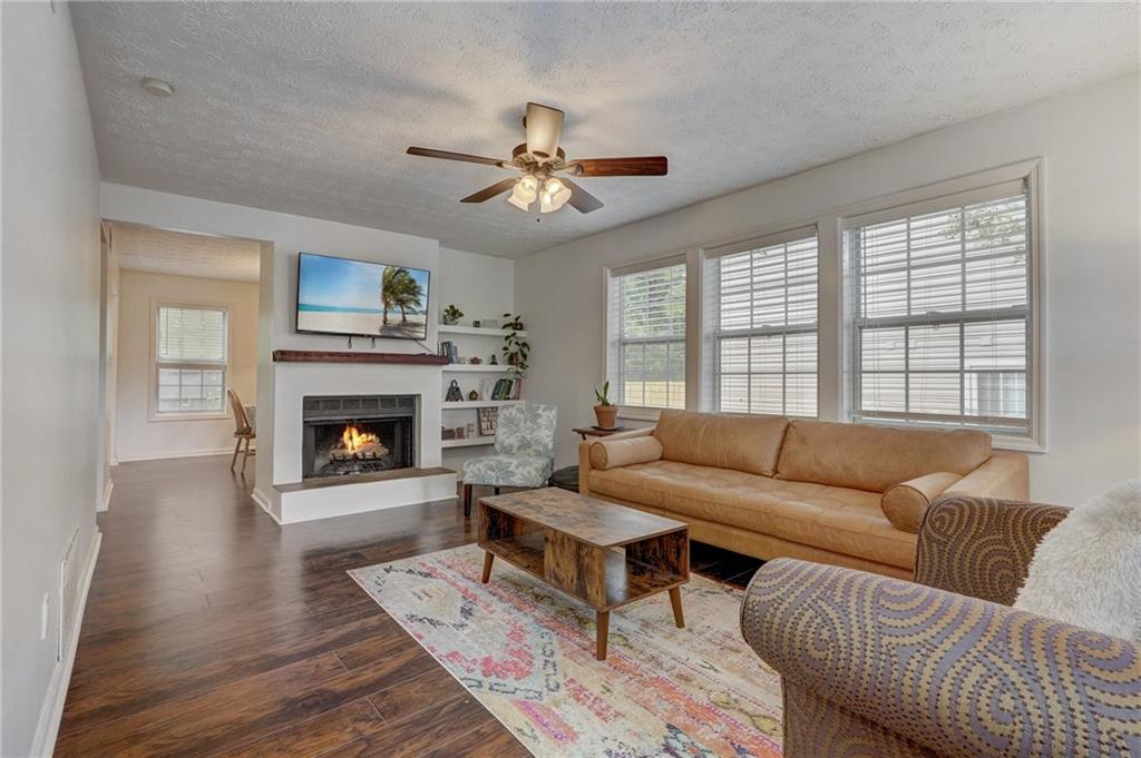 7750 Roswell Road Unit 8D, Sandy Springs, Georgia 30350, 3 Bedrooms Bedrooms, ,2 BathroomsBathrooms,Residential,Sold,7750 Roswell Road Unit 8D,7325416
