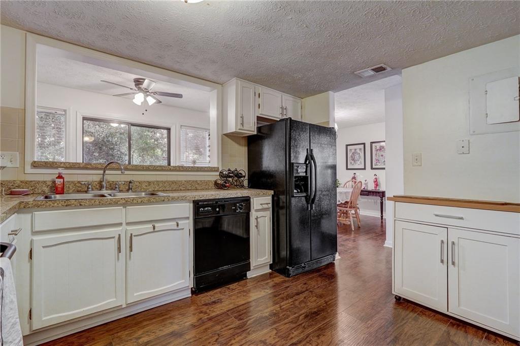 7750 Roswell Road Unit 8D, Sandy Springs, Georgia 30350, 3 Bedrooms Bedrooms, ,2 BathroomsBathrooms,Residential,Sold,7750 Roswell Road Unit 8D,7325416