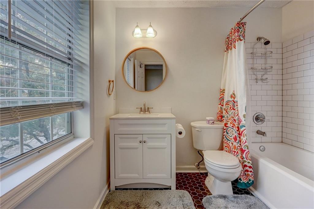 7750 Roswell Road Unit 8D, Sandy Springs, Georgia 30350, 3 Bedrooms Bedrooms, ,2 BathroomsBathrooms,Residential,Sold,7750 Roswell Road Unit 8D,7325416