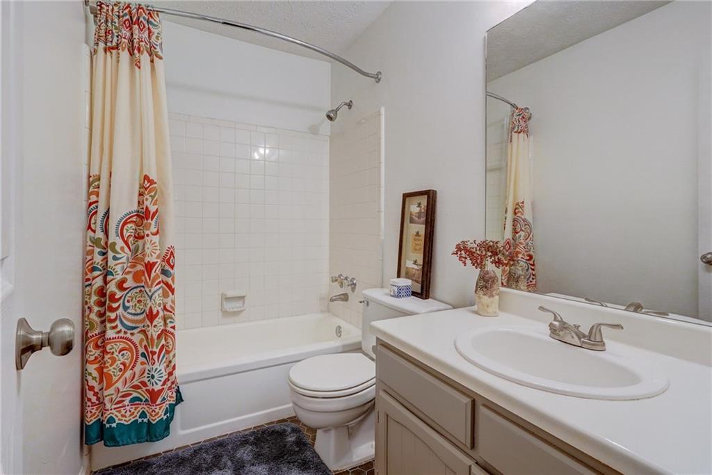 7750 Roswell Road Unit 8D, Sandy Springs, Georgia 30350, 3 Bedrooms Bedrooms, ,2 BathroomsBathrooms,Residential,Sold,7750 Roswell Road Unit 8D,7325416