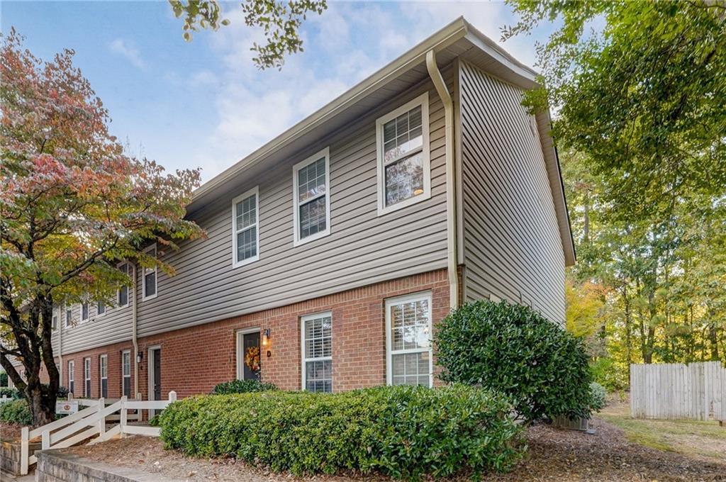 7750 Roswell Road Unit 8D, Sandy Springs, Georgia 30350, 3 Bedrooms Bedrooms, ,2 BathroomsBathrooms,Residential,Sold,7750 Roswell Road Unit 8D,7325416