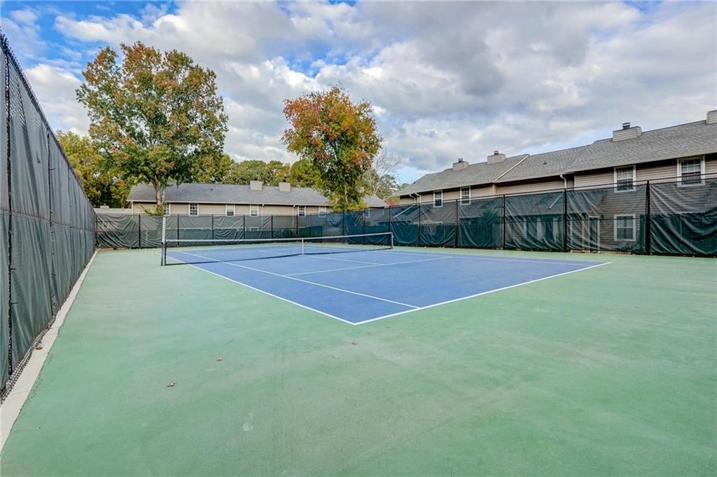 7750 Roswell Road Unit 8D, Sandy Springs, Georgia 30350, 3 Bedrooms Bedrooms, ,2 BathroomsBathrooms,Residential,Sold,7750 Roswell Road Unit 8D,7325416