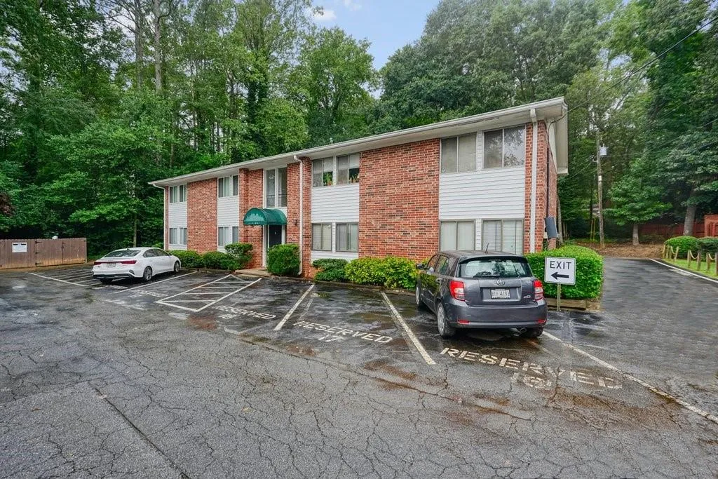 4266 Roswell Road Ne Unit K-2, Atlanta, Georgia 30342, 2 Bedrooms Bedrooms, ,1 BathroomBathrooms,Residential,For Sale,4266 Roswell Road Ne Unit K-2,7619849