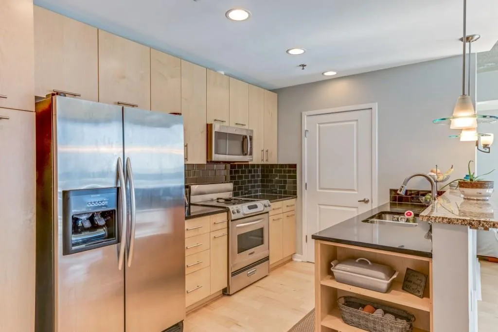 3324 Peachtree Road Ne Unit 901, Atlanta, Georgia 30326, 2 Bedrooms Bedrooms, ,2 BathroomsBathrooms,Residential,Sold,3324 Peachtree Road Ne Unit 901,5992998