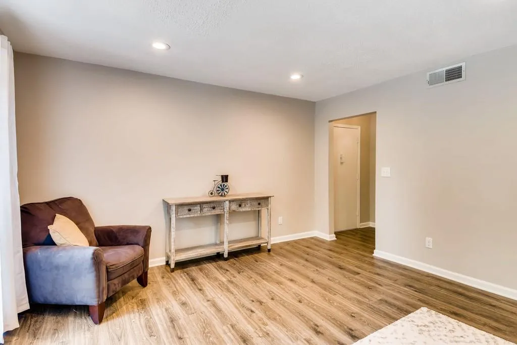 6851 Roswell Road Unit F-30, Sandy Springs, Georgia 30328, 2 Bedrooms Bedrooms, ,2 BathroomsBathrooms,Residential,Sold,6851 Roswell Road Unit F-30,6570052