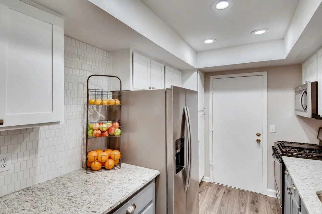 6851 Roswell Road Unit F-30, Sandy Springs, Georgia 30328, 2 Bedrooms Bedrooms, ,2 BathroomsBathrooms,Residential,Sold,6851 Roswell Road Unit F-30,6570052