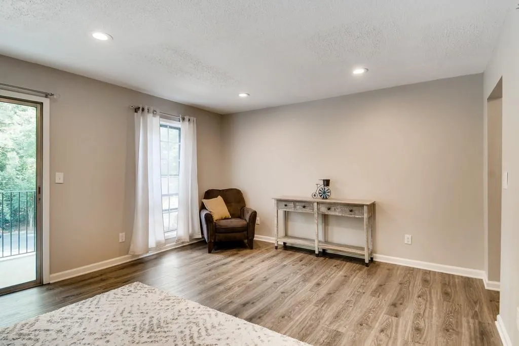 6851 Roswell Road Unit F-30, Sandy Springs, Georgia 30328, 2 Bedrooms Bedrooms, ,2 BathroomsBathrooms,Residential,Sold,6851 Roswell Road Unit F-30,6570052