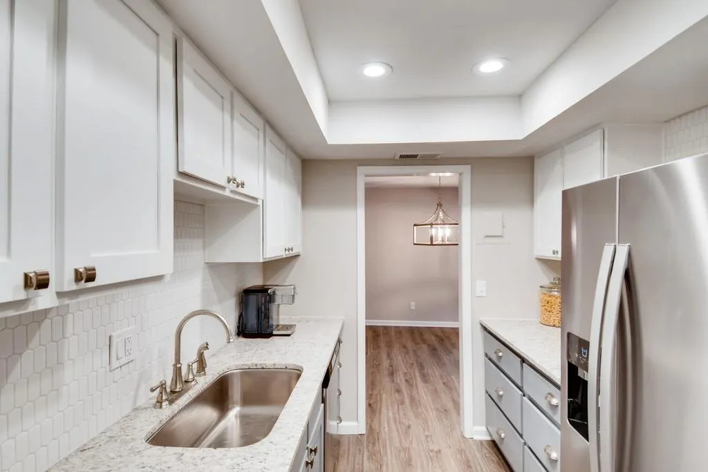 6851 Roswell Road Unit F-30, Sandy Springs, Georgia 30328, 2 Bedrooms Bedrooms, ,2 BathroomsBathrooms,Residential,Sold,6851 Roswell Road Unit F-30,6570052