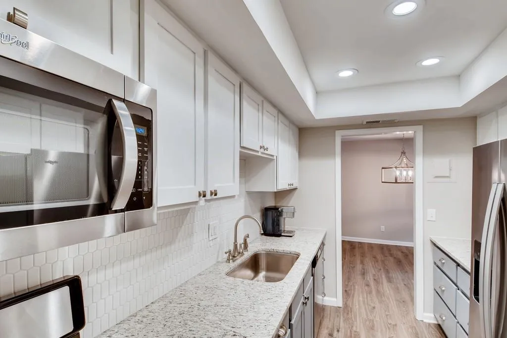 6851 Roswell Road Unit F-30, Sandy Springs, Georgia 30328, 2 Bedrooms Bedrooms, ,2 BathroomsBathrooms,Residential,Sold,6851 Roswell Road Unit F-30,6570052