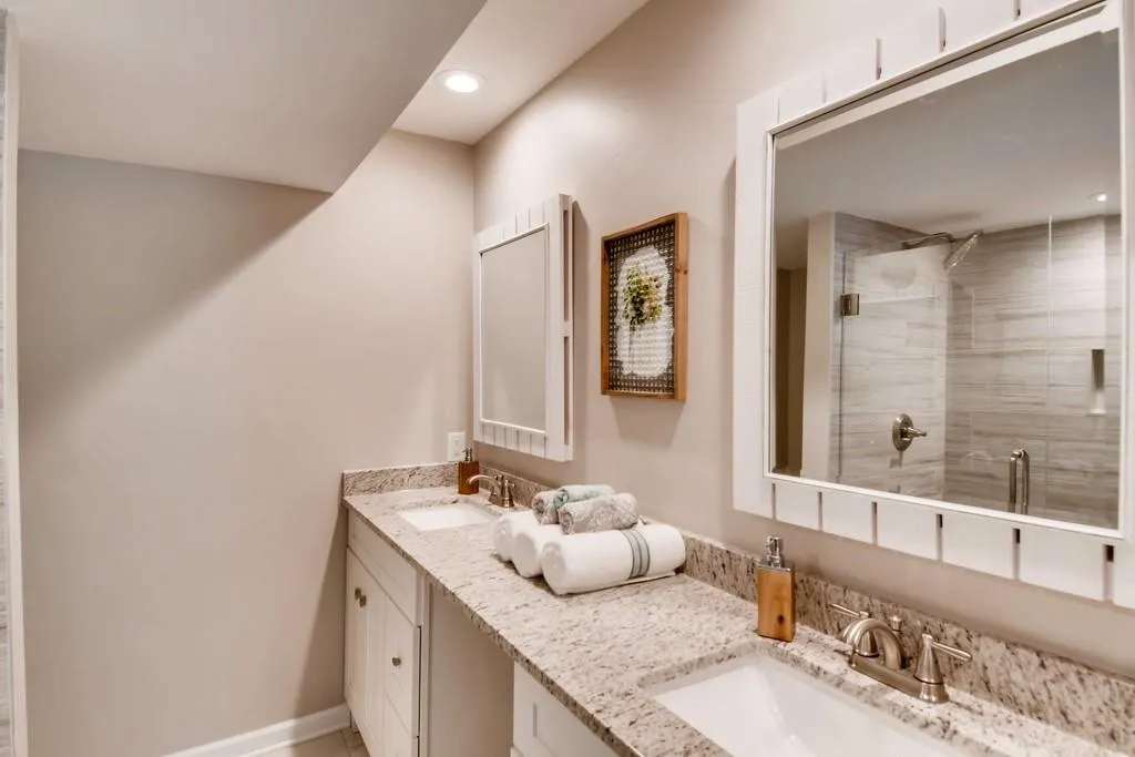 6851 Roswell Road Unit F-30, Sandy Springs, Georgia 30328, 2 Bedrooms Bedrooms, ,2 BathroomsBathrooms,Residential,Sold,6851 Roswell Road Unit F-30,6570052