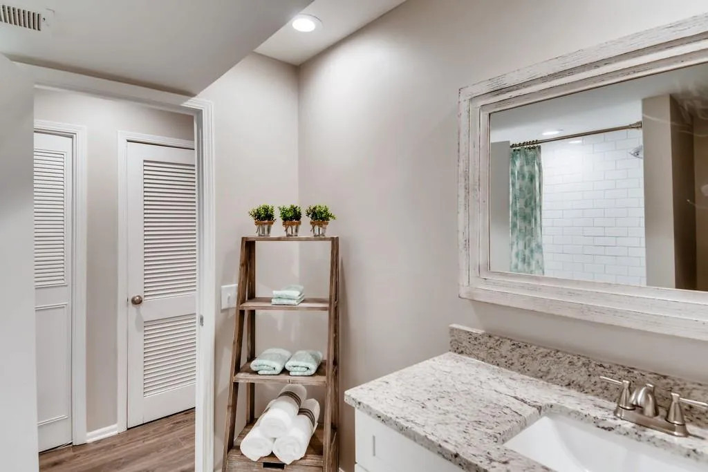 6851 Roswell Road Unit F-30, Sandy Springs, Georgia 30328, 2 Bedrooms Bedrooms, ,2 BathroomsBathrooms,Residential,Sold,6851 Roswell Road Unit F-30,6570052