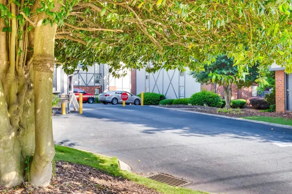 6851 Roswell Road Unit F-30, Sandy Springs, Georgia 30328, 2 Bedrooms Bedrooms, ,2 BathroomsBathrooms,Residential,Sold,6851 Roswell Road Unit F-30,6570052