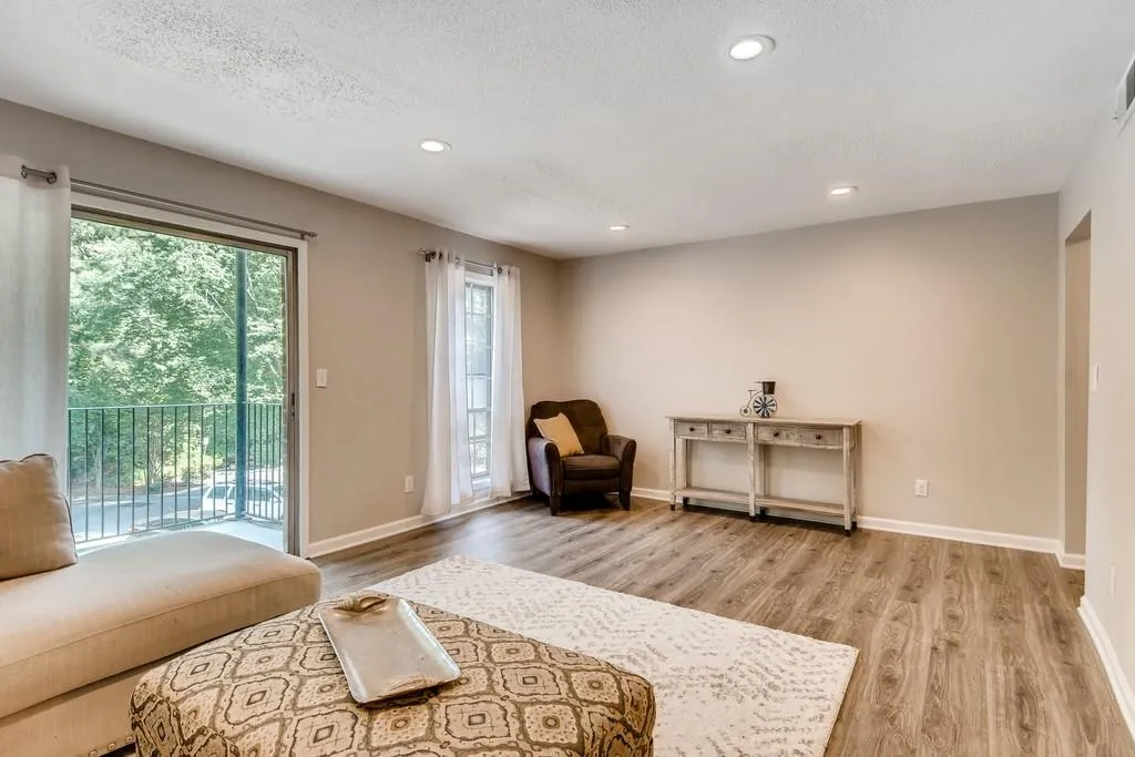 6851 Roswell Road Unit F-30, Sandy Springs, Georgia 30328, 2 Bedrooms Bedrooms, ,2 BathroomsBathrooms,Residential,Sold,6851 Roswell Road Unit F-30,6570052