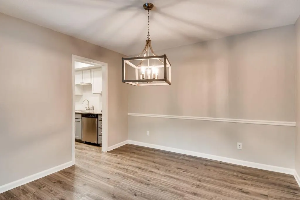 6851 Roswell Road Unit F-30, Sandy Springs, Georgia 30328, 2 Bedrooms Bedrooms, ,2 BathroomsBathrooms,Residential,Sold,6851 Roswell Road Unit F-30,6570052