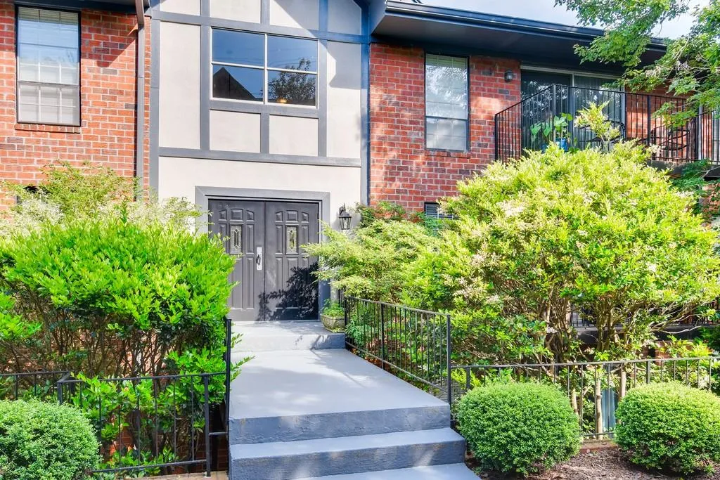 6851 Roswell Road Unit F-30, Sandy Springs, Georgia 30328, 2 Bedrooms Bedrooms, ,2 BathroomsBathrooms,Residential,Sold,6851 Roswell Road Unit F-30,6570052