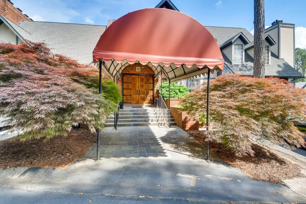 6851 Roswell Road Unit F-30, Sandy Springs, Georgia 30328, 2 Bedrooms Bedrooms, ,2 BathroomsBathrooms,Residential,Sold,6851 Roswell Road Unit F-30,6570052