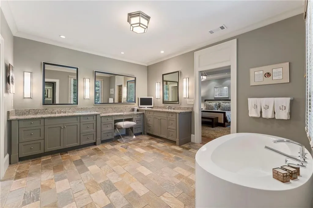 5178 S Trimble Road, Atlanta, Georgia 30342, 6 Bedrooms Bedrooms, ,7 BathroomsBathrooms,Residential,For Sale,5178 S Trimble Road,7687101