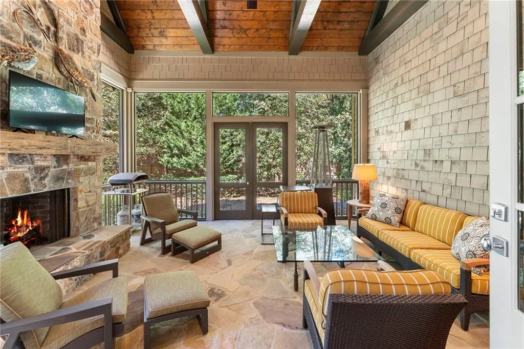 5178 S Trimble Road, Atlanta, Georgia 30342, 6 Bedrooms Bedrooms, ,7 BathroomsBathrooms,Residential,For Sale,5178 S Trimble Road,7687101
