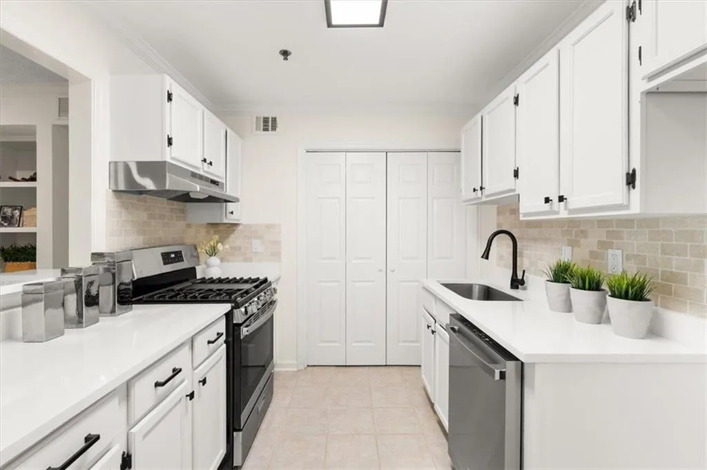 4690 Vinings Central Run Se Unit 92, Atlanta, Georgia 30339, 2 Bedrooms Bedrooms, 0 ,2 BathroomsBathrooms,Residential,For Sale,4690 Vinings Central Run Se Unit 92,7740119