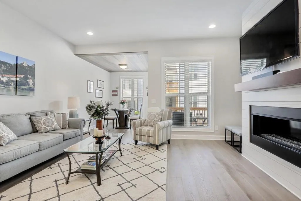 247 Franklin Road, Atlanta, Georgia 30342, 3 Bedrooms Bedrooms, ,3 BathroomsBathrooms,Residential,Sold,247 Franklin Road,6782199