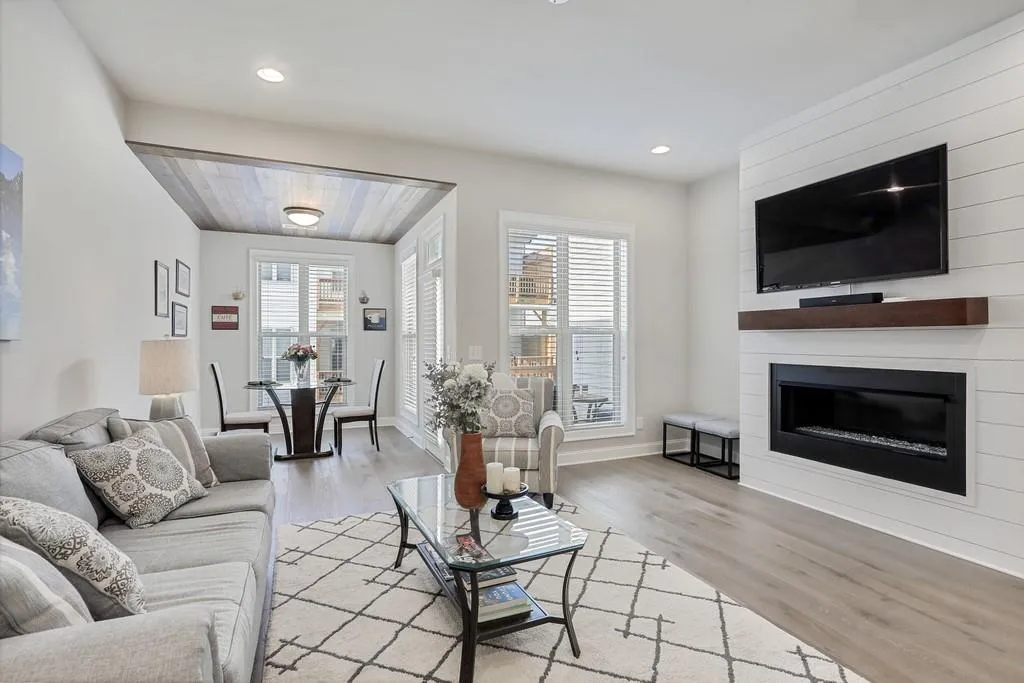 247 Franklin Road, Atlanta, Georgia 30342, 3 Bedrooms Bedrooms, ,3 BathroomsBathrooms,Residential,Sold,247 Franklin Road,6782199
